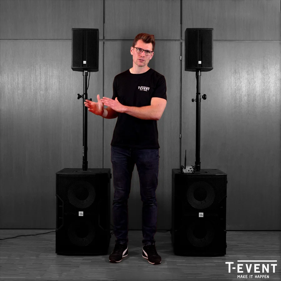Anthony Zanuttini devant du matériel de sonorisation professionnel T-Event